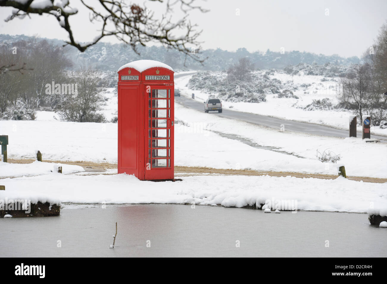 BT British Telecom téléphone rouge fort près de Brockenhurst dans le parc national New Forest dans le Hampshire, United Kingdom Banque D'Images