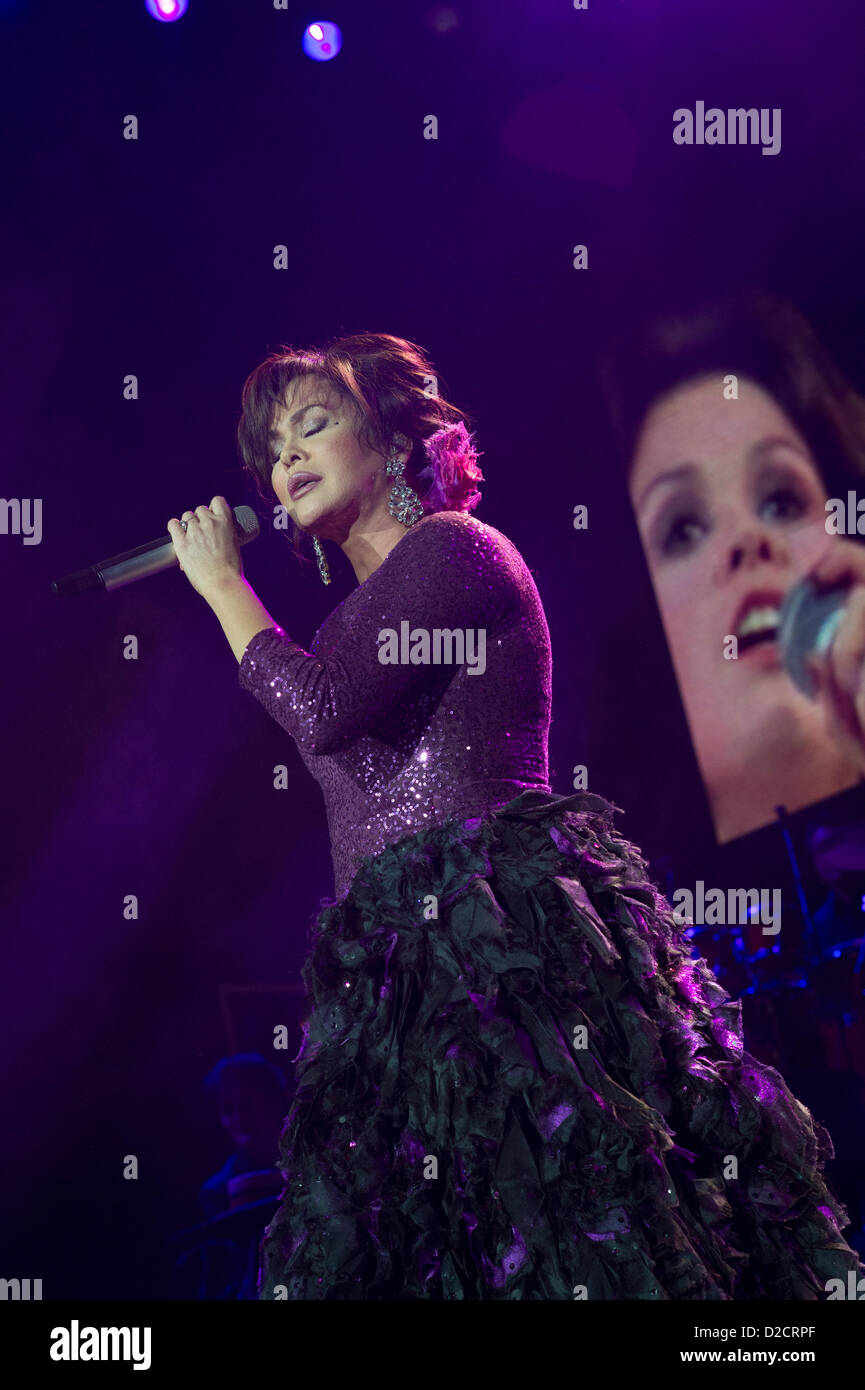 Marie Osmond en concert à l'O2 Arena au début de la tournée britannique avec son frère, Donny, n'est pas représenté ici. Banque D'Images