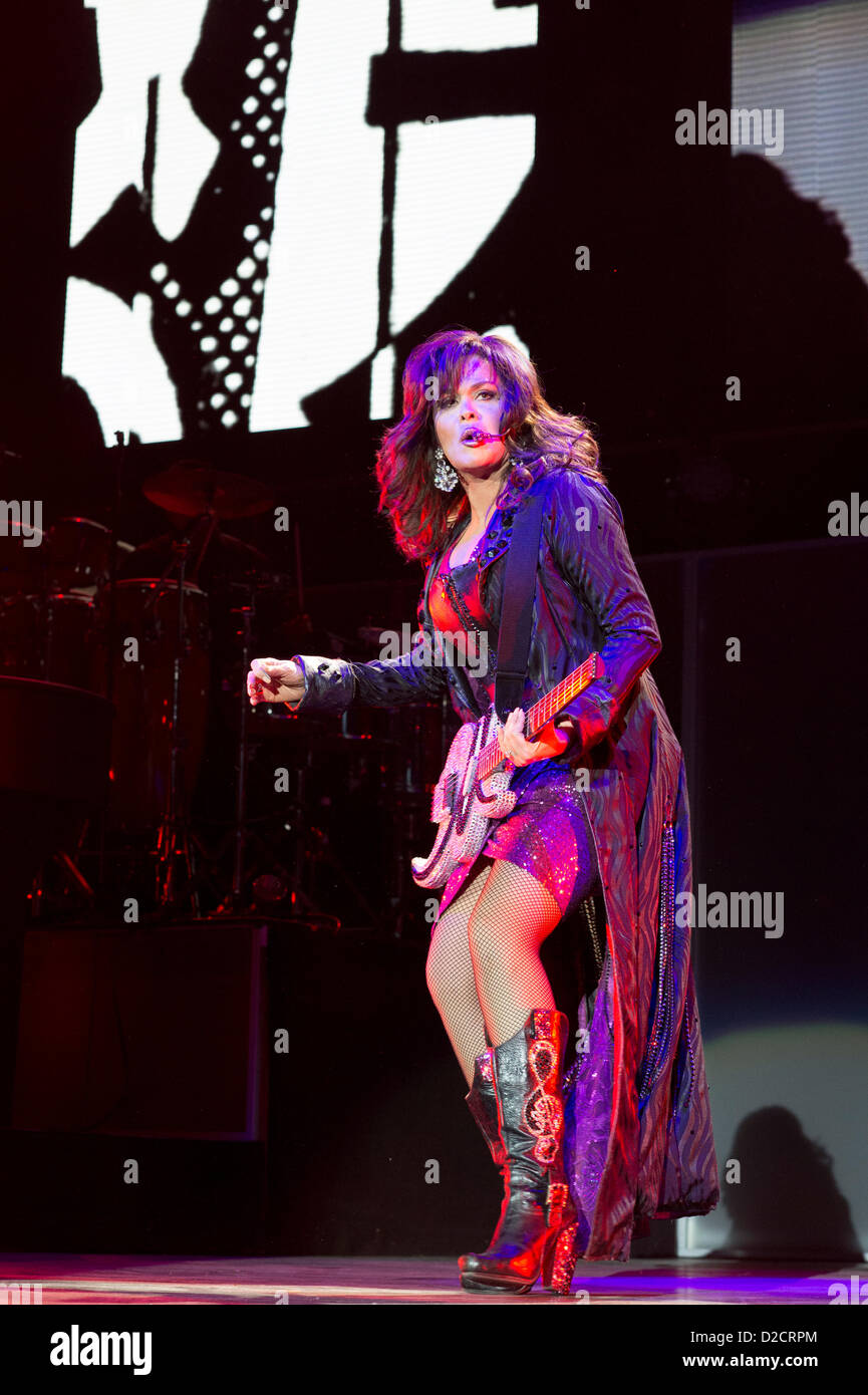 Marie Osmond en concert à l'O2 Arena au début de la tournée britannique avec son frère, Donny, n'est pas représenté ici. Banque D'Images