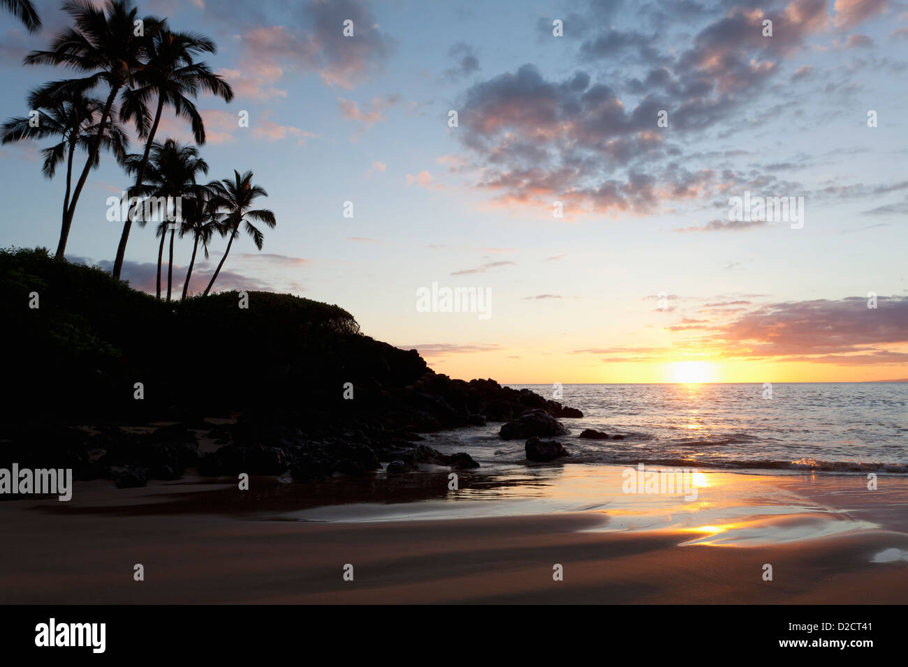 Coucher de soleil à la plage de Wailea, Wailea, Maui, Hawaï. Banque D'Images