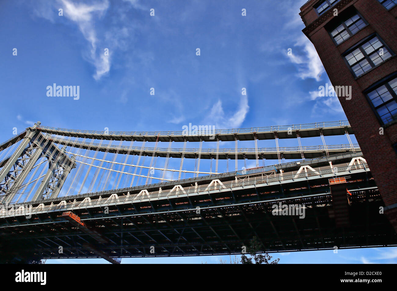 DUMBO - vers le bas sous le pont de Manhattan, Brooklyn, NY, USA Banque D'Images