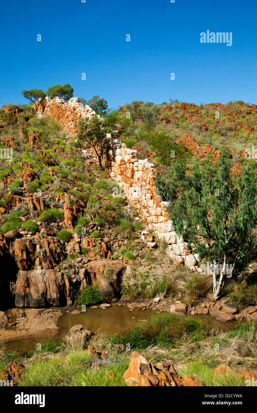 La Chine Wall, un mur en pierre de quartz formé naturellement près de Halls Creek, dans l'ouest de l'Australie Banque D'Images