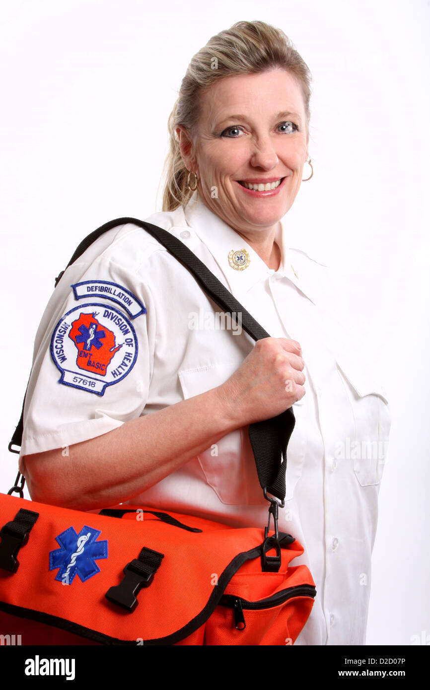 Une EMT du Wisconsin avec un sac médical Banque D'Images