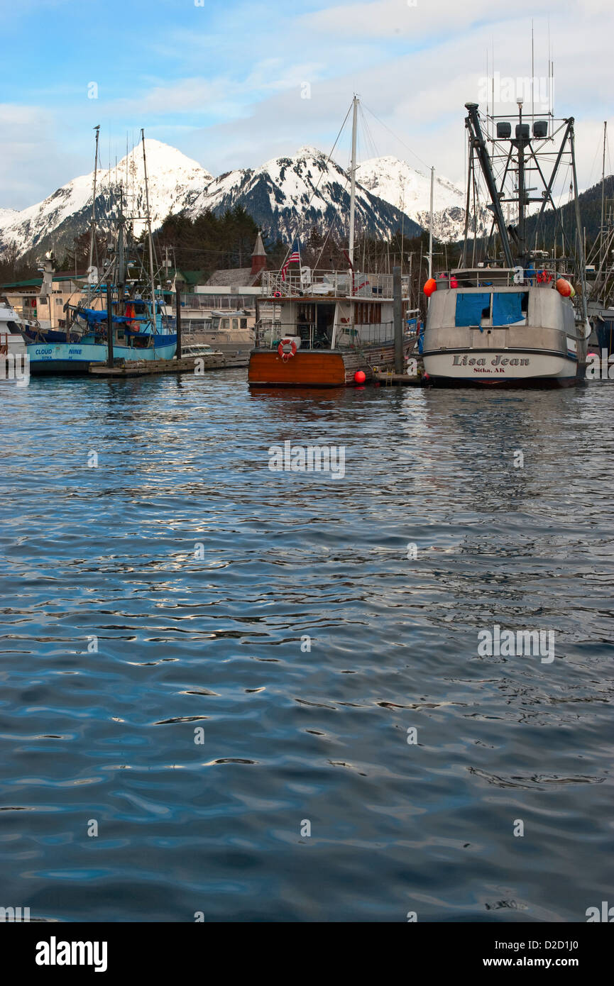 Bateaux de pêche dans le port de Crescent, Sitka, Alaska, USA Banque D'Images