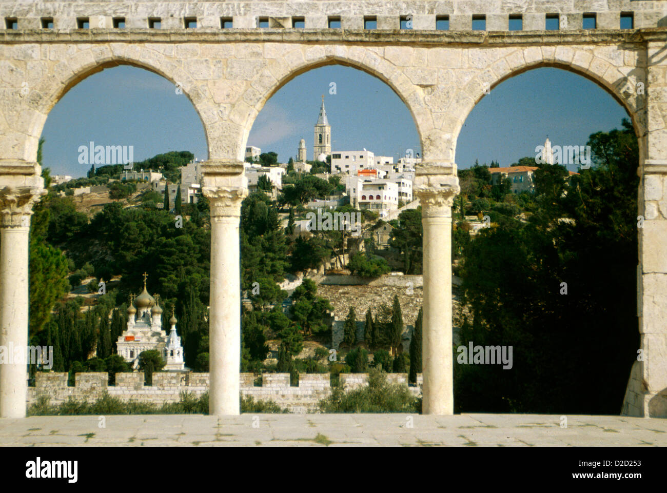Israël Jérusalem Église Russe de Marie Madeleine (à gauche) et de l'hôpital Augusta Victoria (en haut au centre) vu du Mont du Temple Banque D'Images