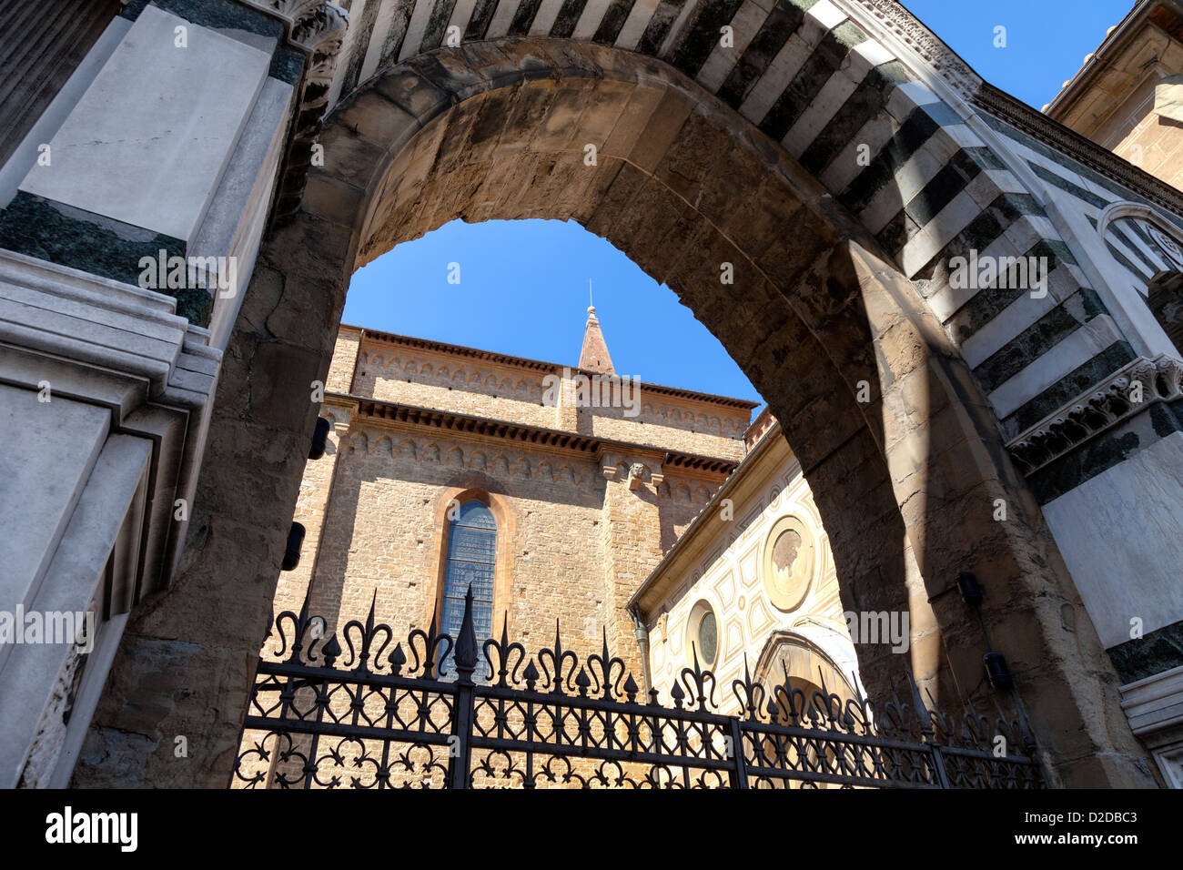 Entrée latérale de l'église de S. Maria Novella, Florence Banque D'Images