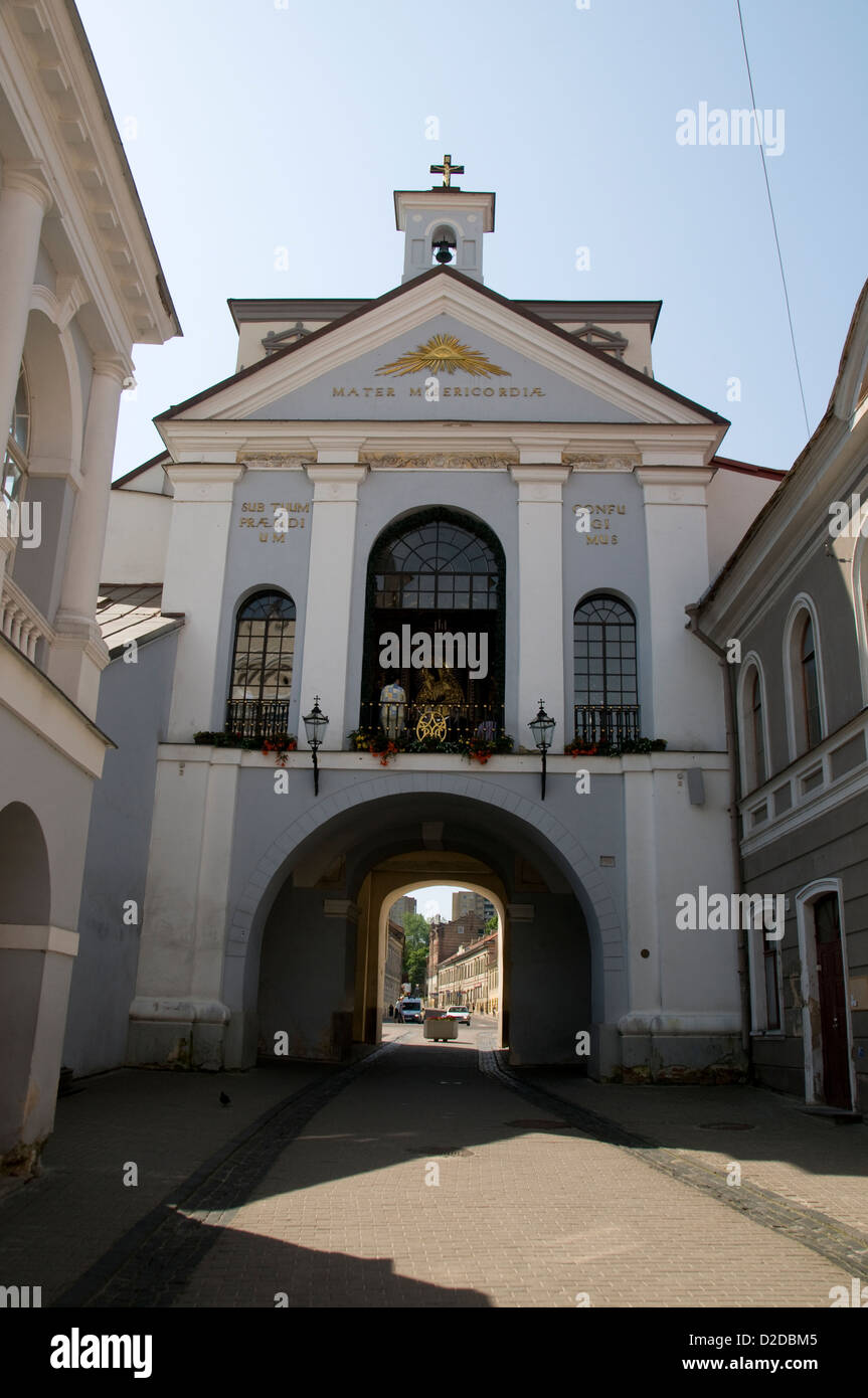 Les portes de l'aube sur Ausros Vartu Gatve dans la vieille ville de Vilnius, Vilnius, Lituanie Etats baltes Banque D'Images