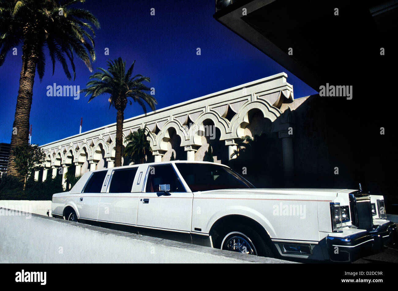 1976 Lincoln Stretched limousine garée à l'original Casino Aladdin Las Vegas Nevada en 1977 Banque D'Images