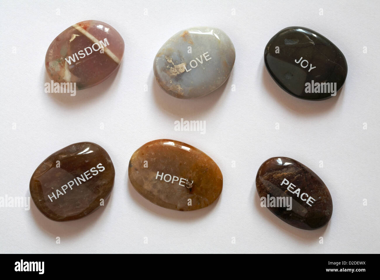 Sentiment De Commerce Equitable Pebbles Sagesse Amour Joie Bonheur D Esperance Et De Paix Pebbles Isole Sur Fond Blanc Photo Stock Alamy