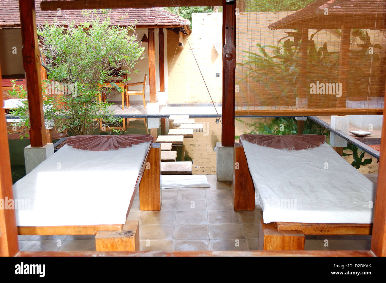 SPA avec jacuzzi extérieur à l'hôtel de luxe, Bentota, Sri Lanka Banque D'Images