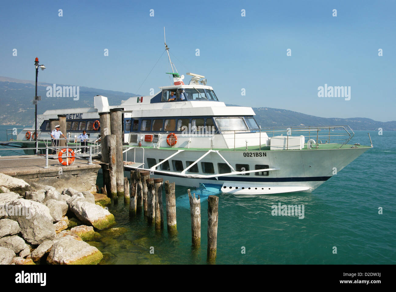 Ferry, hydroptère, le lac de Garde, gargnano, italie Photo Stock - Alamy