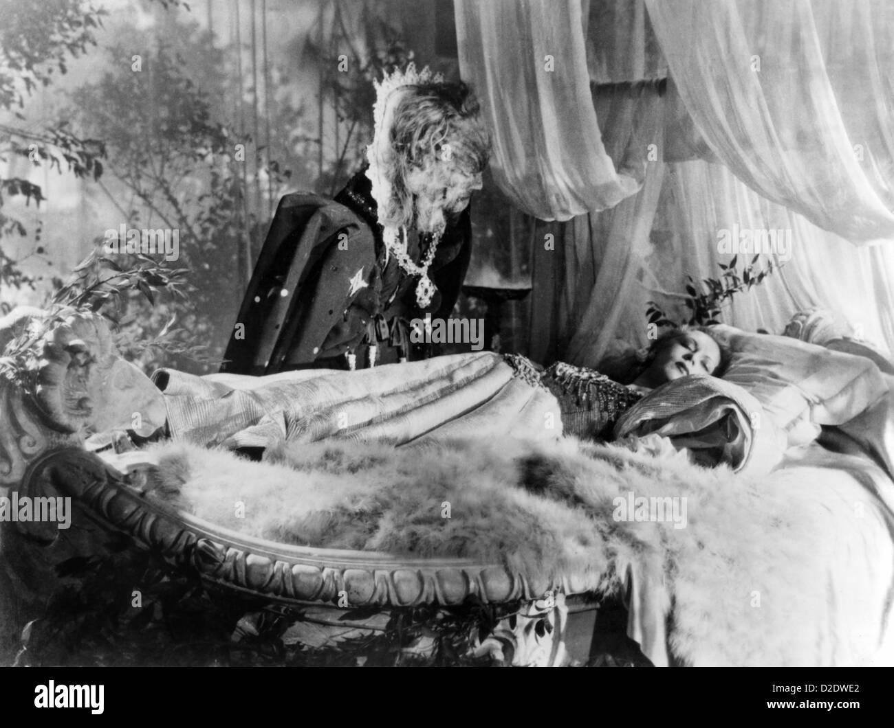 LA BELLE ET LA BETTE (1946) La belle et la bête (alt) Jean Marais, JOSETTE DAY, JEAN COCTEAU (DIR) BLBT 006 MOVIESTORE COLLECTIO Banque D'Images