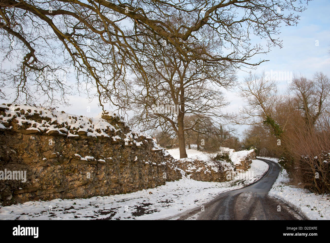 Scène d'hiver à Silchester Hampshire Royaume-uni reste du mur romain historique Banque D'Images