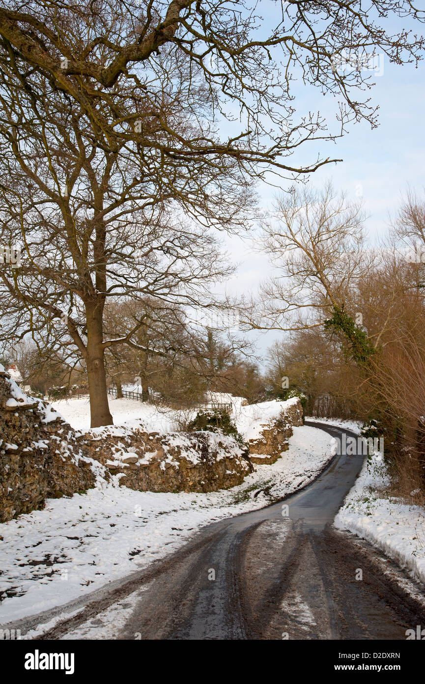 Scène d'hiver à Silchester Hampshire Royaume-uni reste du mur romain historique Banque D'Images