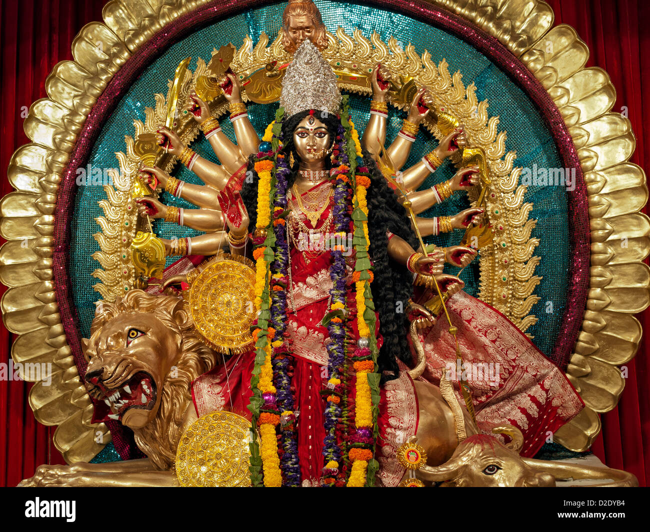 La déesse Durga, un pandal affichage pendant la Durga Puja à Calcutta, Inde Banque D'Images