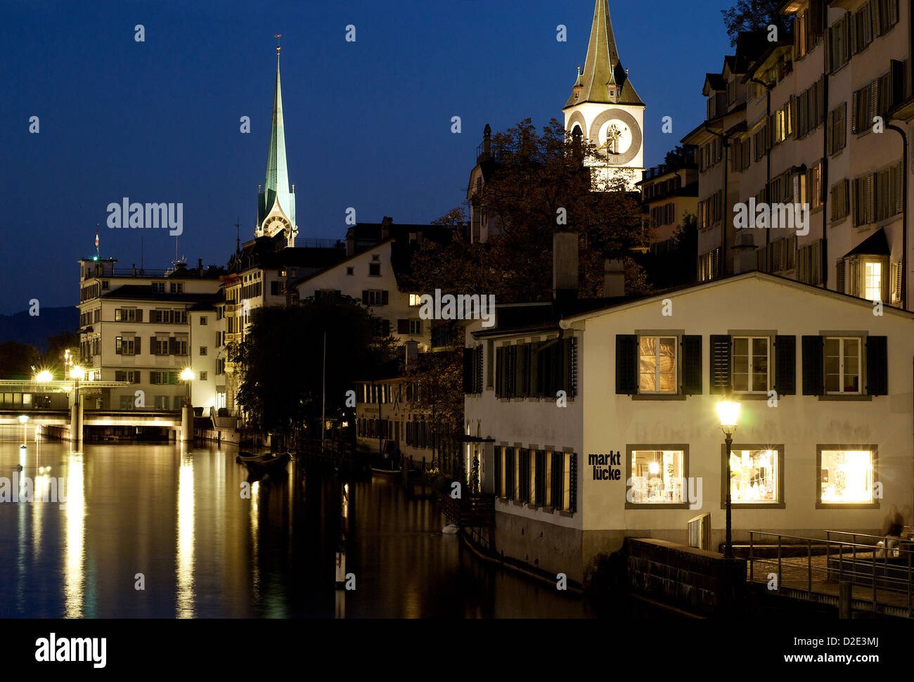 Zurich, Suisse, vue sur la ville la nuit Banque D'Images