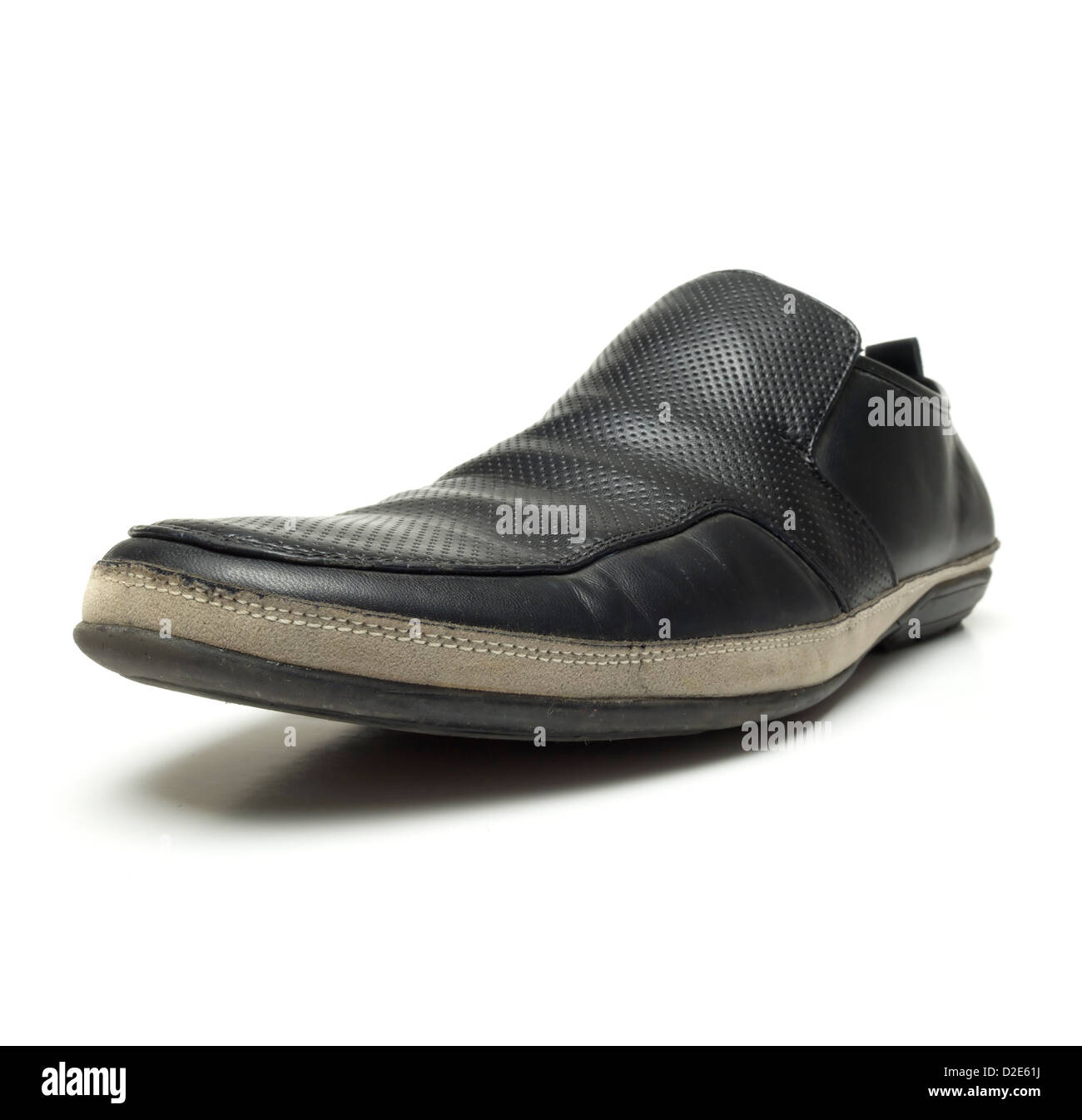 Chaussure en cuir noir isolé sur fond blanc Banque D'Images