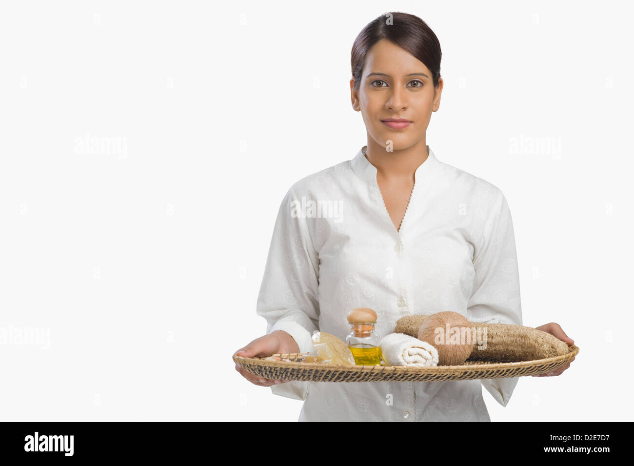 Femme tenant un magasin de produits pour l'aromathérapie Banque D'Images