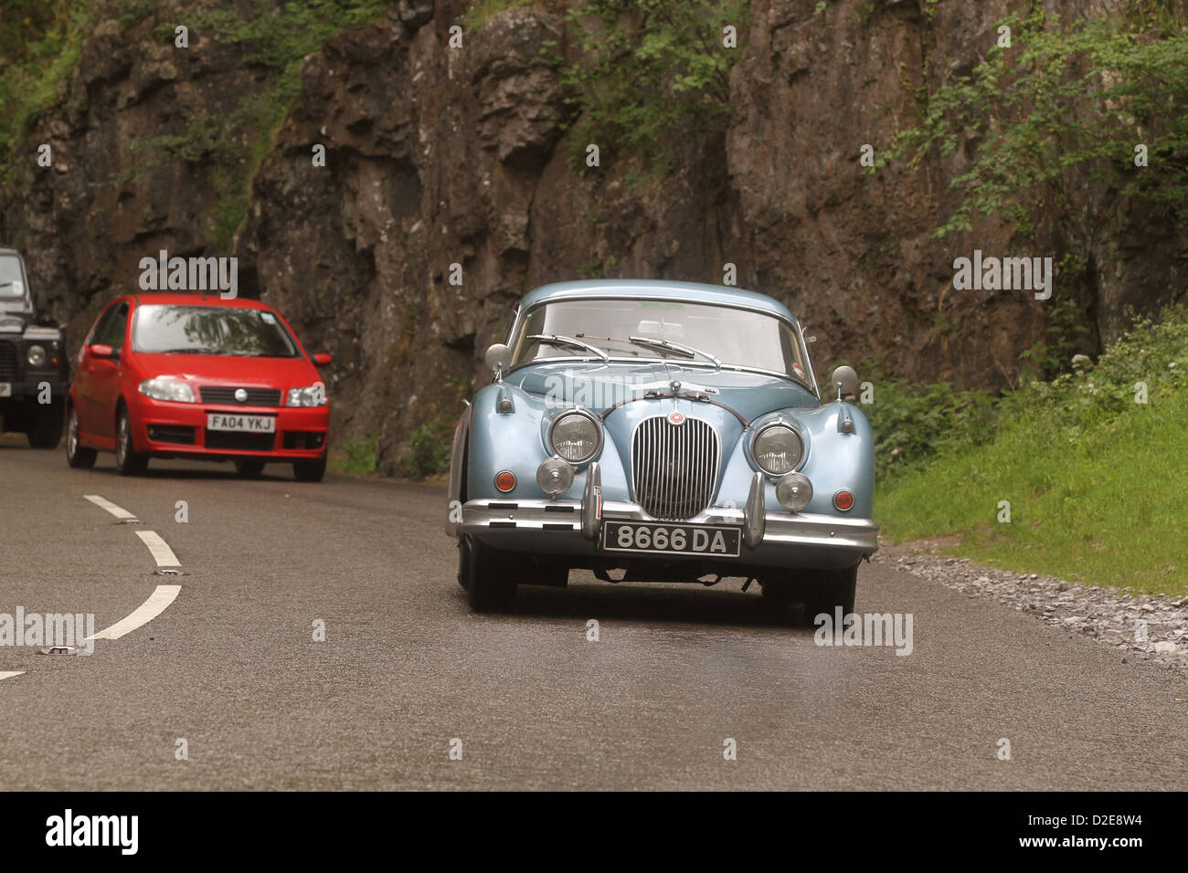 Jaguar Mark 2, voitures classiques dans les gorges de Cheddar sur le Tour 2010 Britannia Banque D'Images