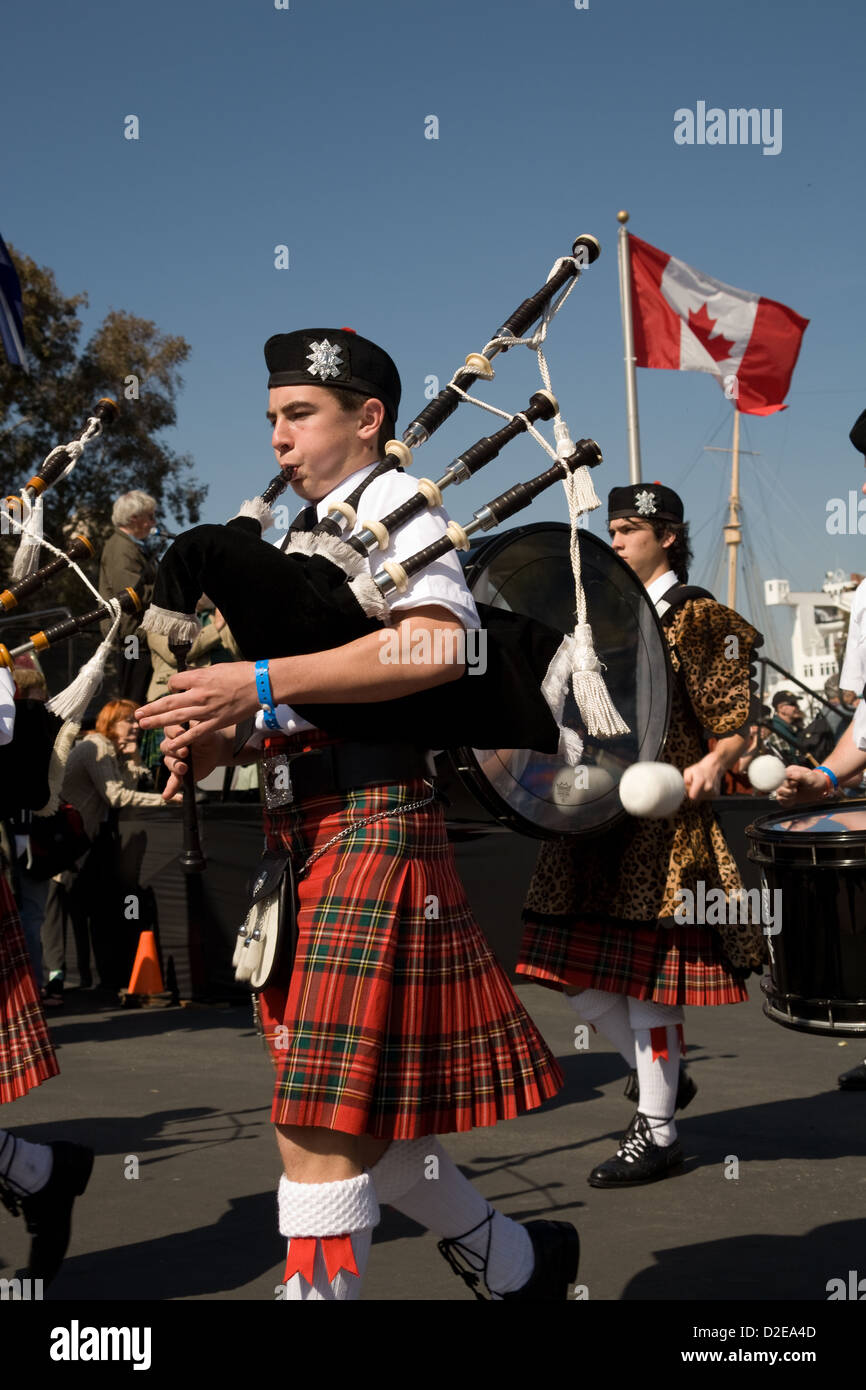 Cornemuse dans la Grande Parade des clans à l'Scotsfest clan gathering Festival écossais et du Queen Mary à Long Beach, CA Banque D'Images