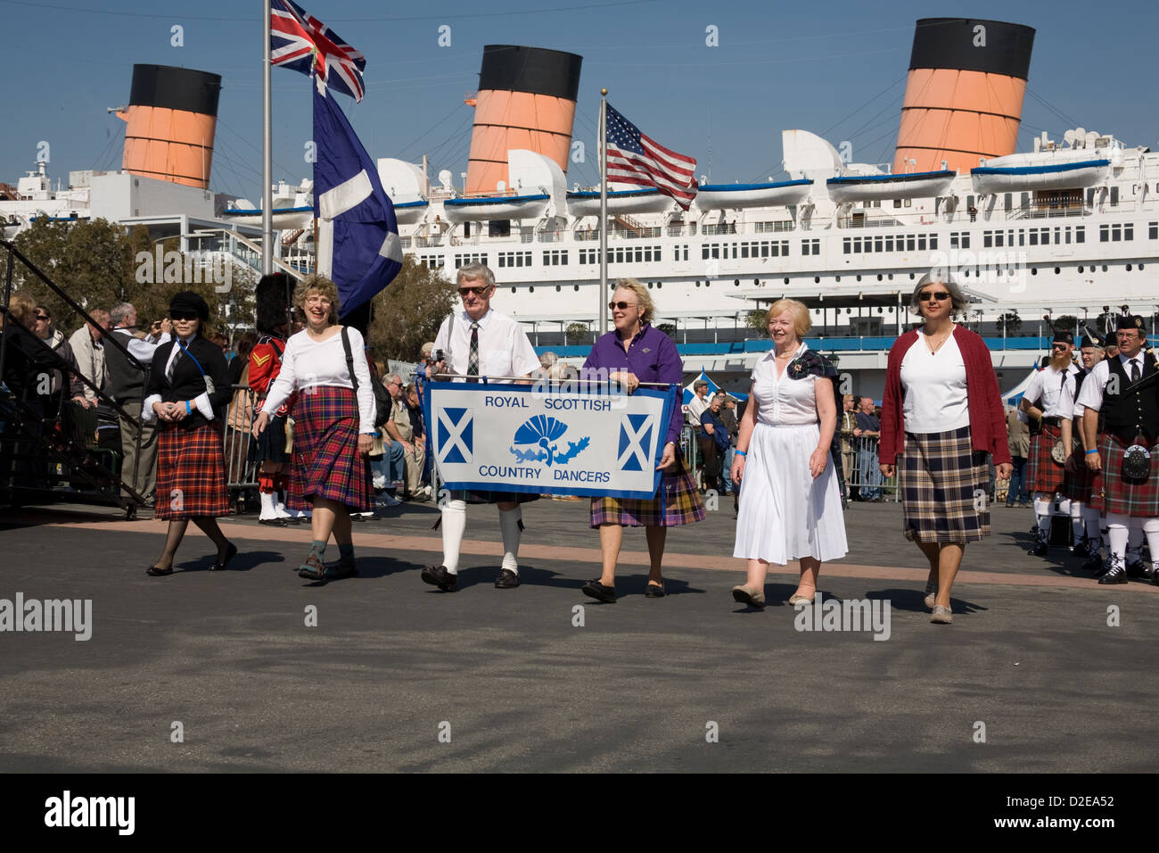 Grande Parade des clans à l'Scotsfest clan gathering Festival écossais et du Queen Mary à Long Beach, CA Banque D'Images