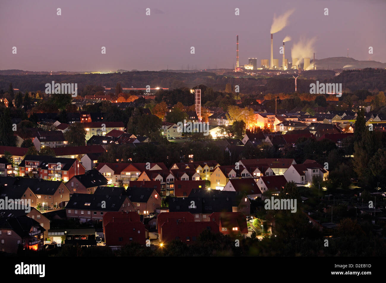 Bottrop, Allemagne, Bottrop-Boy résidentiel, dans l'arrière-plan, la centrale de charbon Scholven Banque D'Images