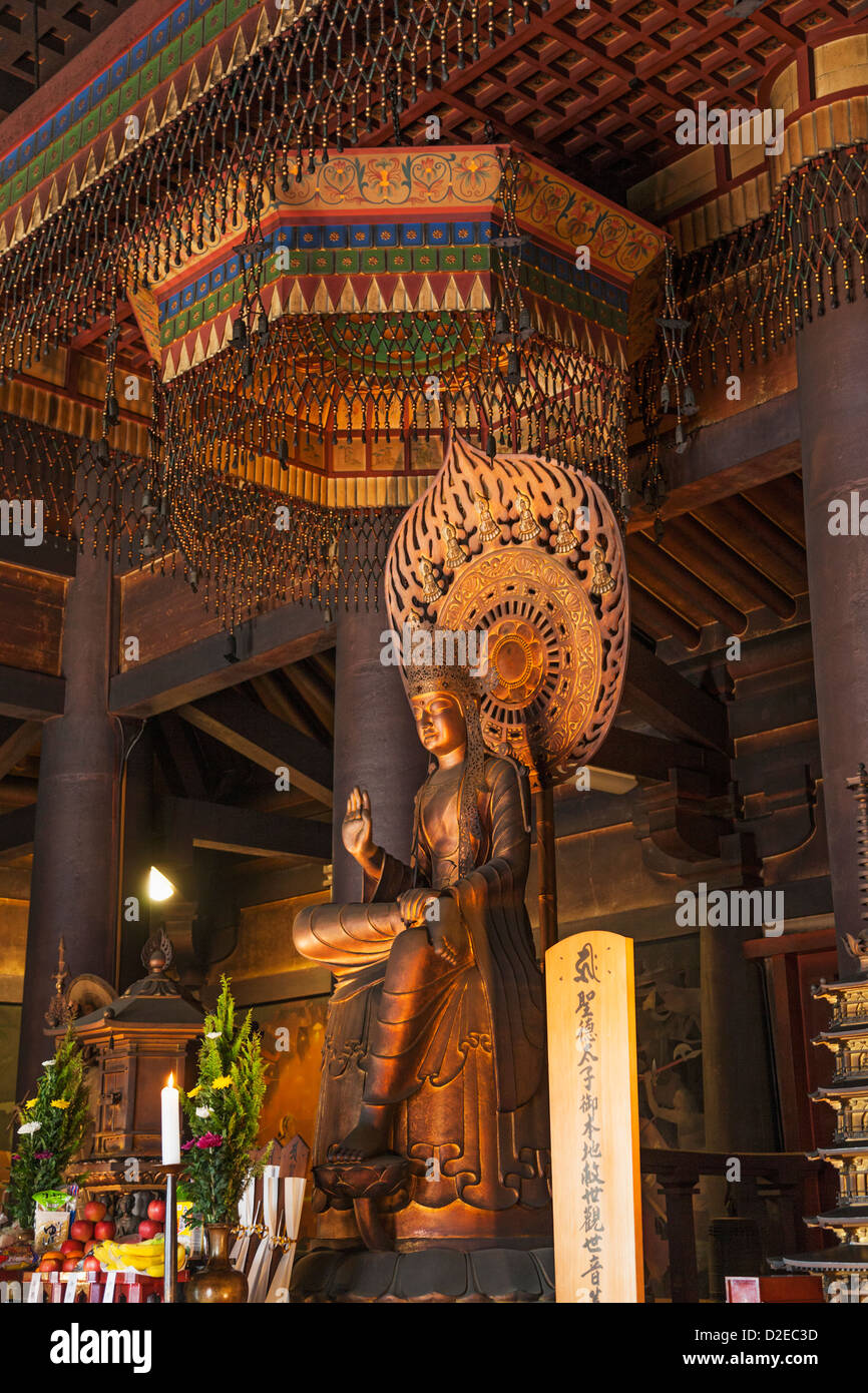 Le Japon, Honshu, Kansai, Osaka, Osaka, Temple Shitennoji, Buddha statue Banque D'Images