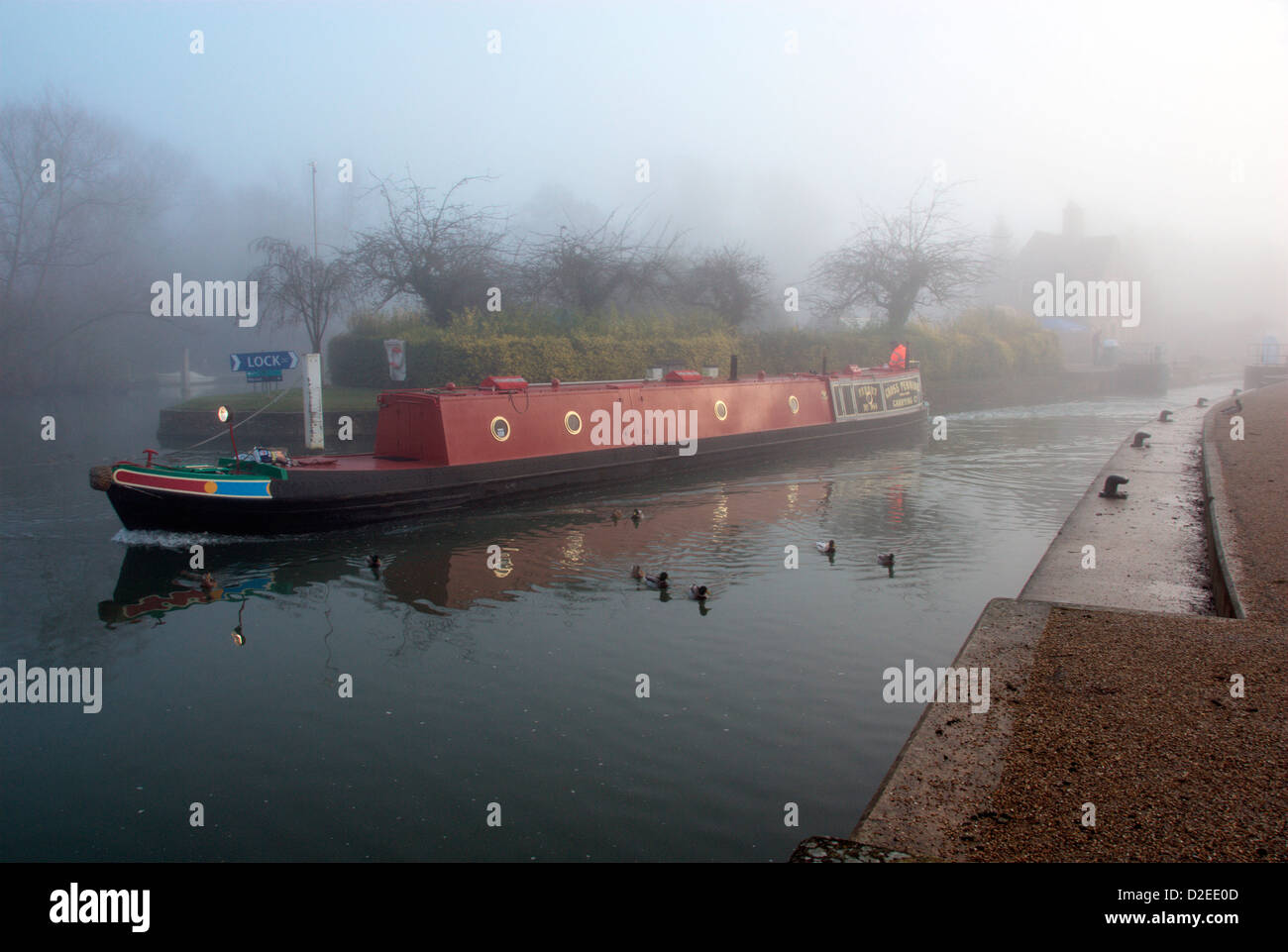 15-04 dans un brouillard épais voile d'Iffley Lock, Thames River, Oxford, Angleterre Banque D'Images