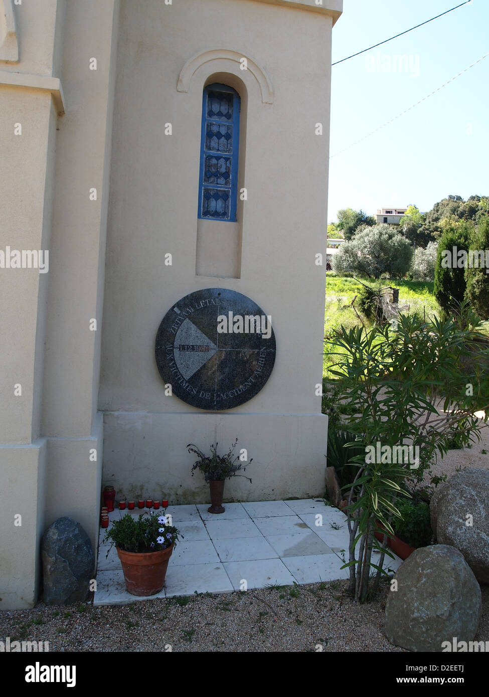 Une plaque pour les victimes d'un accident d'avion à petreto bicchisano sur l'île de Corse Banque D'Images