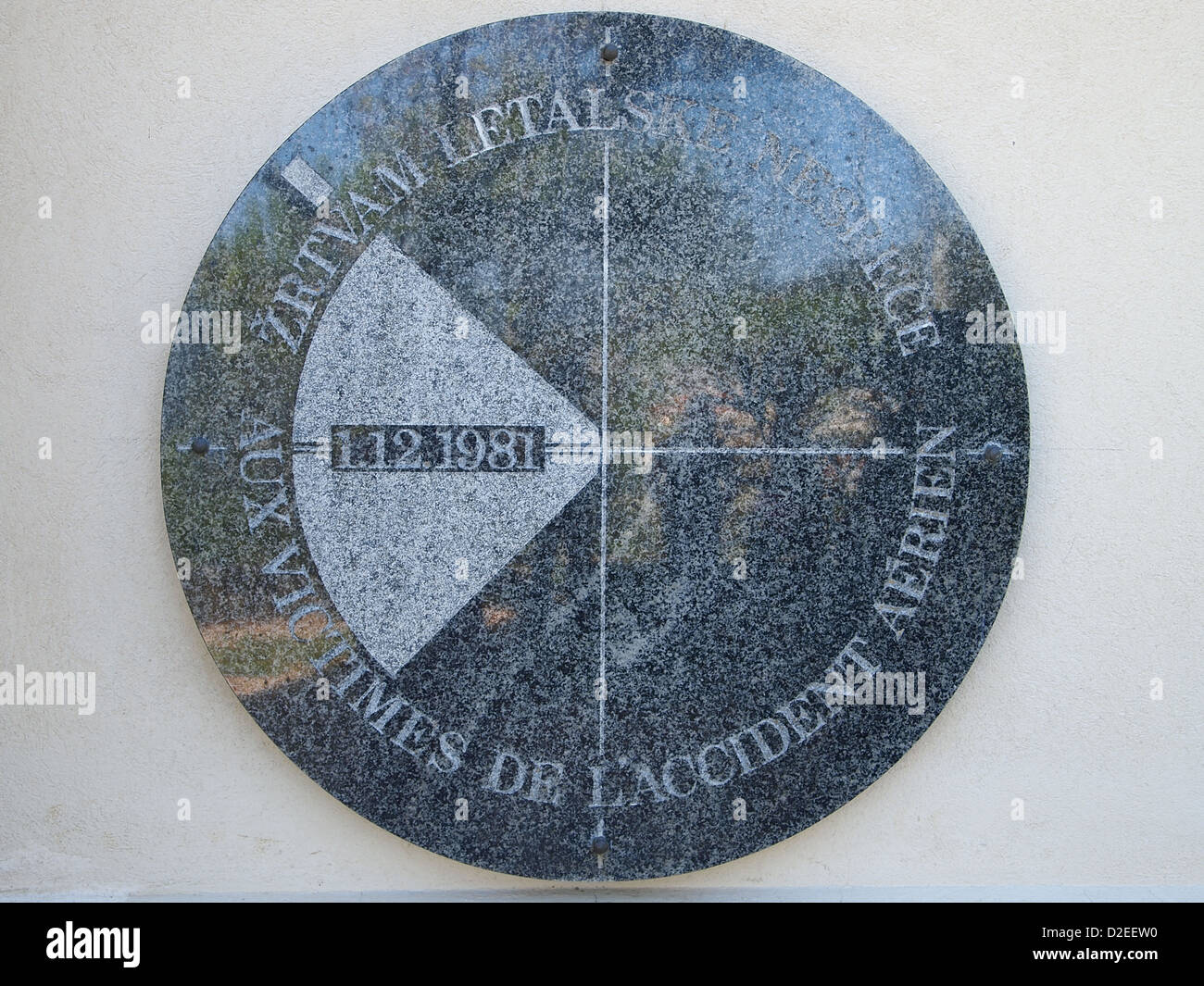 Une plaque pour les victimes d'un accident d'avion à petreto bicchisano sur l'île de Corse Banque D'Images