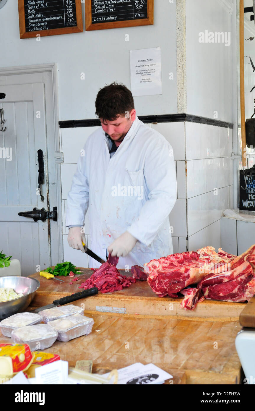 Hacher la viande au boucher une colombe & Fils Boucherie, Northcote Road, Clapham Junction, Battersea, London, SW11 Banque D'Images