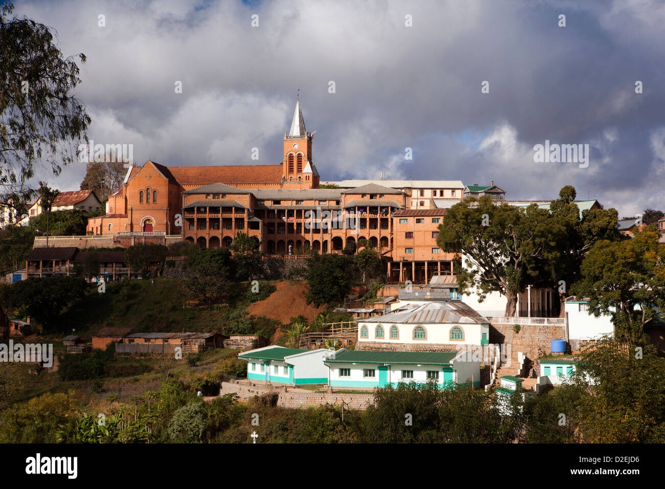 Madagascar, Ambositra, l'Ordre bénédictin couvent, l'Église et l'école Banque D'Images
