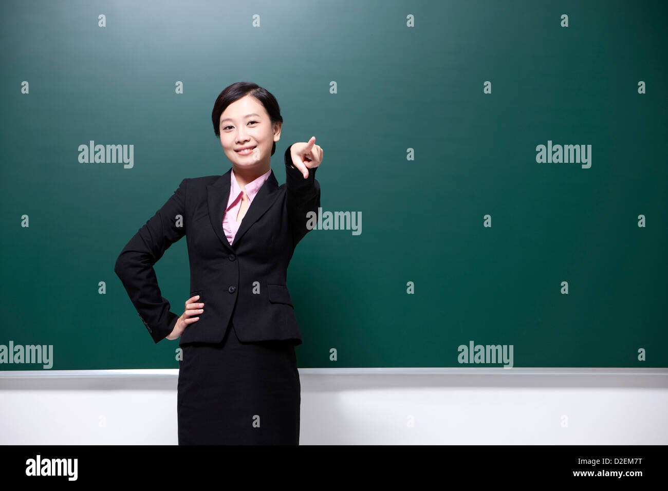 Cheerful male orientée vers l'avant en classe Banque D'Images