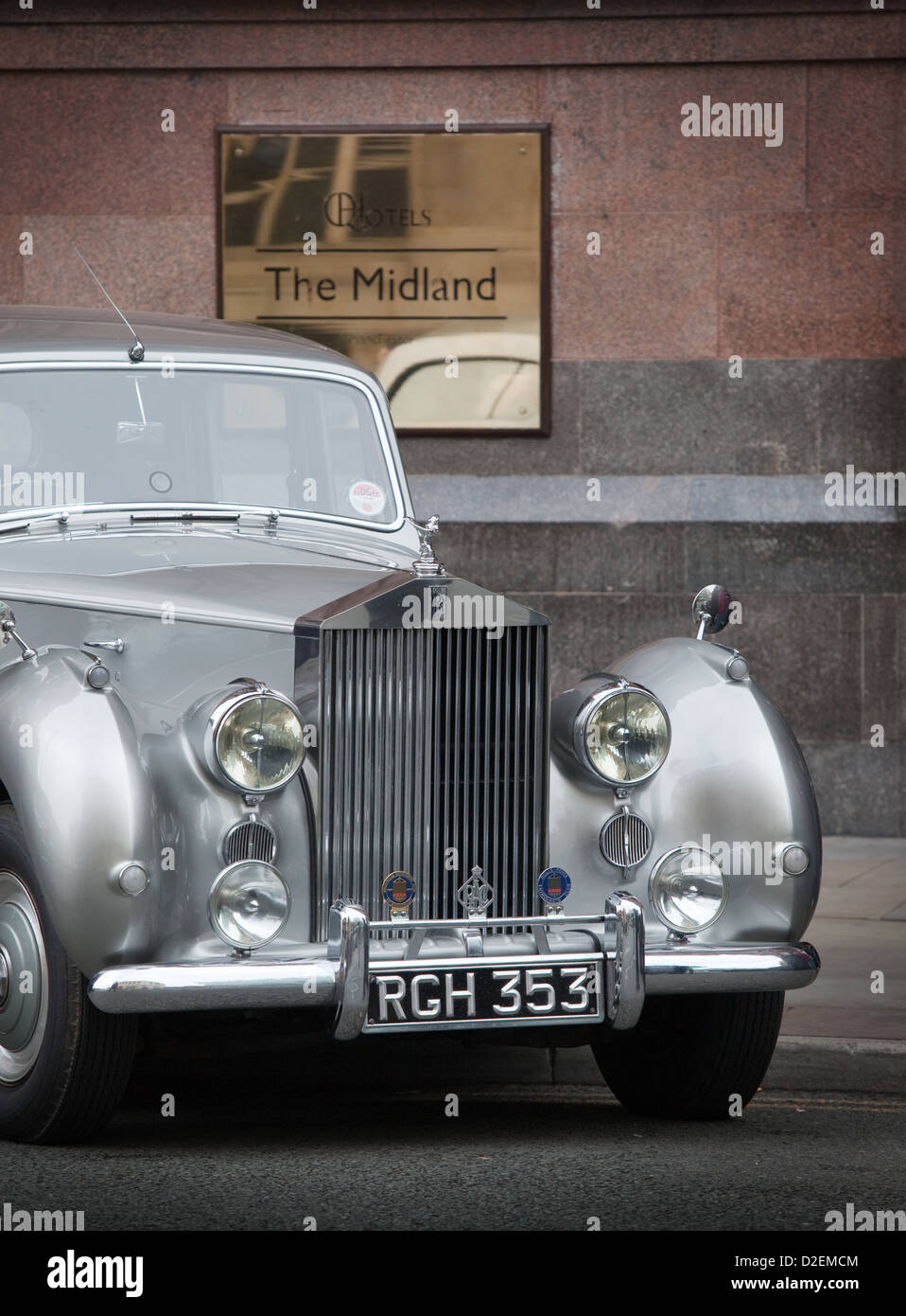 Rolls Royce voiture à l'extérieur Manchester Midland Hotel berceau de l'entreprise Banque D'Images