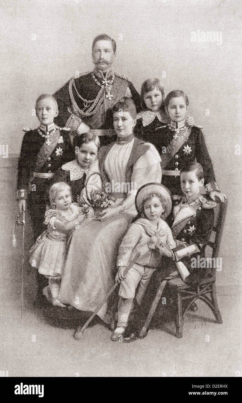 Le kaiser Guillaume II avec sa femme Augusta Victoria et leur famille. Guillaume II ou Guillaume II, 1859 -1941. Banque D'Images