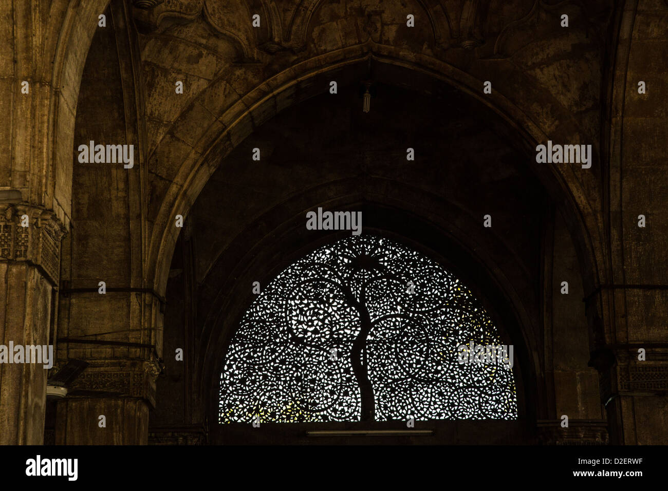 Jali sculpté orné à Sidi Sayyid Mosquée, Ahmedabad, Gujarat, Inde Banque D'Images