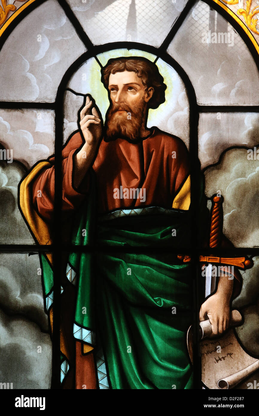 Église de Sainte Élisabeth de Hongrie. Vitrail. L'apôtre Paul. Paris. La France. Banque D'Images