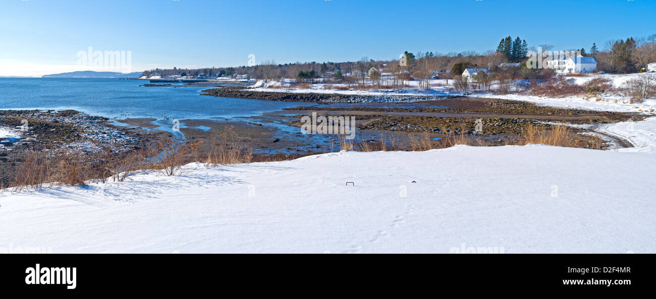 Le littoral de la côte à marée basse l'hiver de Bar Harbor Maine le Penobscot Bay. Banque D'Images