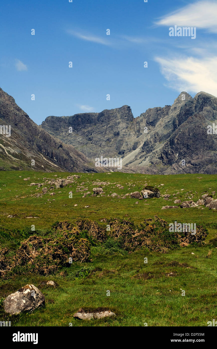 Une partie de la crête principale Cuillin y compris Sron na Ciche Sgurr Alasdair et Sgurr nan Eag du Rubh Dunain un sentier Banque D'Images