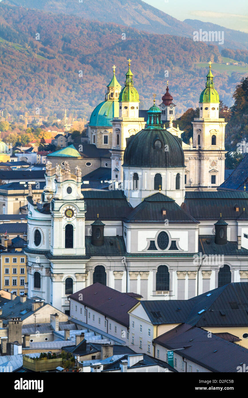 Salzbourg (Autriche) avec les églises du centre-ville Banque D'Images
