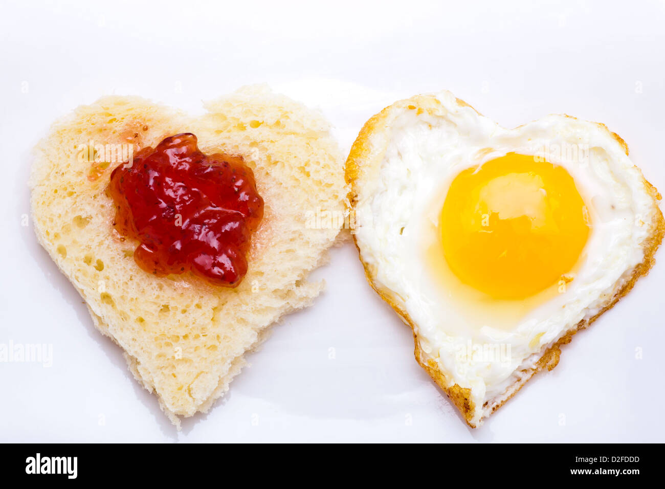 Du pain et des oeufs en forme de coeur Banque D'Images