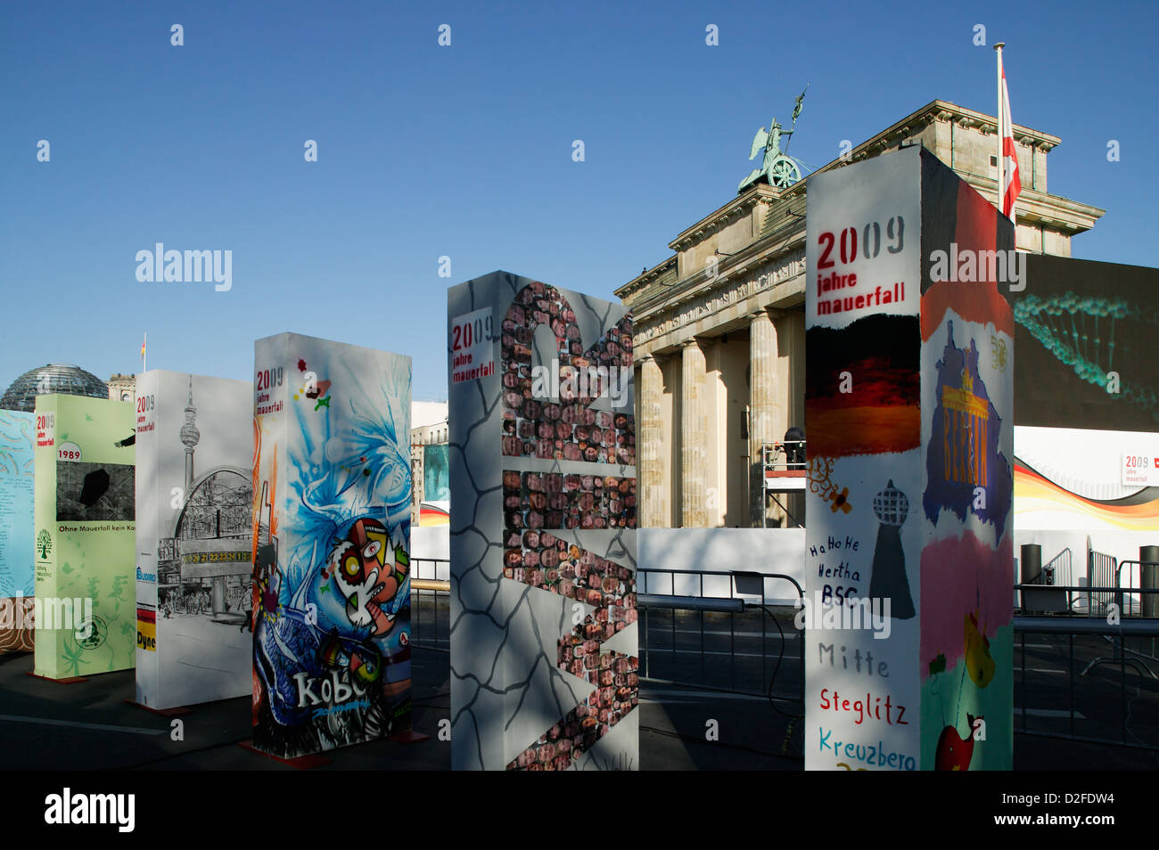 Berlin, Allemagne, des dominos symbolisant le Mur de Berlin Banque D'Images