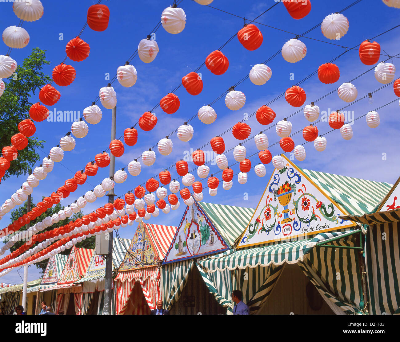 Caseta tentes colorées à Feria de Abril de Sevilla (Séville Foire d'avril), la Province de Séville, Séville, Andalousie, Espagne Banque D'Images