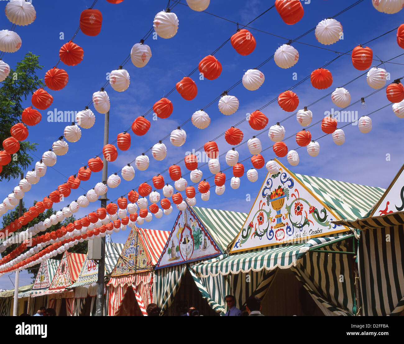 Casetas colorés à la feria de abril de Sevilla (Séville Foire d'avril), la Province de Séville, Séville, Andalousie, Espagne Banque D'Images