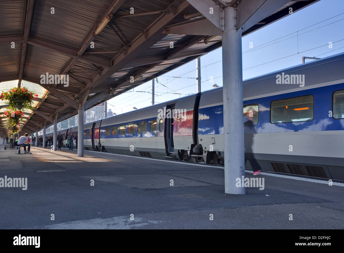 Un TGV à la gare de Nantes attend en France. Banque D'Images