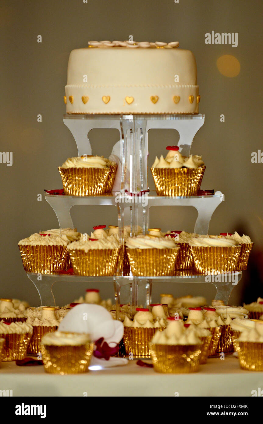 A Classe De Gateaux Pour Un Couple De Mariage Photo Stock Alamy
