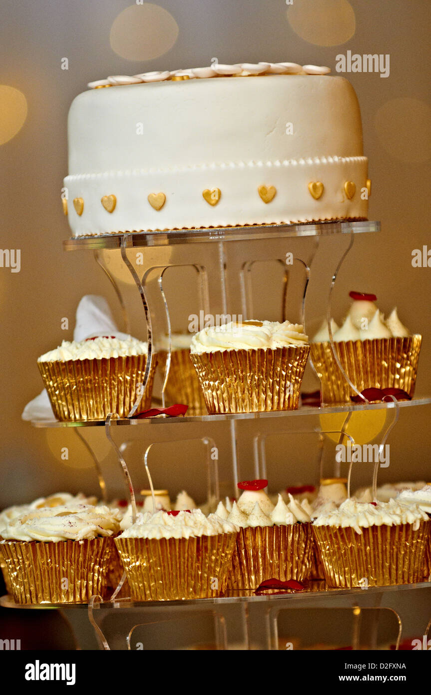 A Classe De Gateaux Pour Un Couple De Mariage Photo Stock Alamy