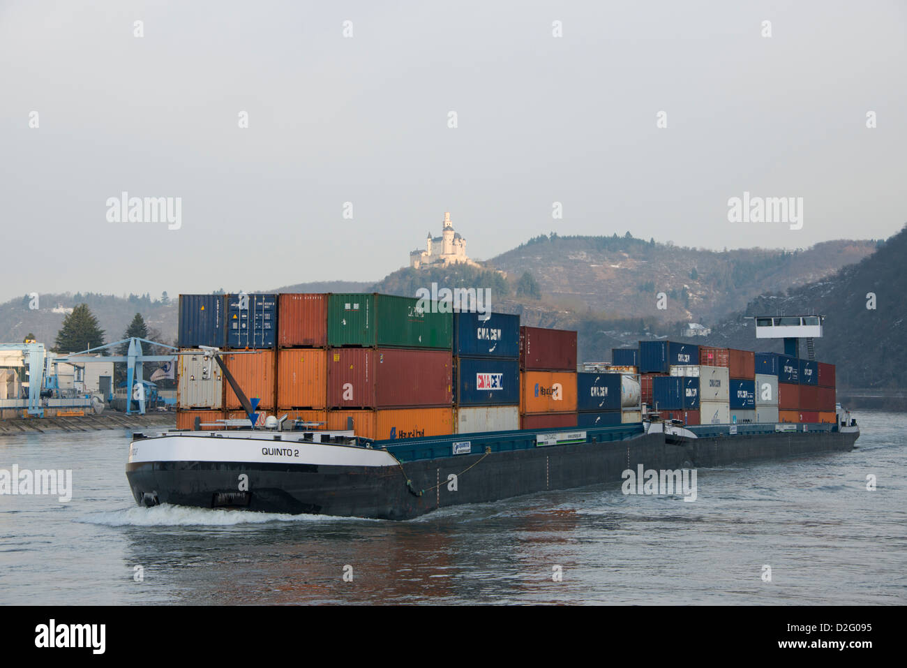 Allemagne, Rhénanie, Forteresse de Marksburg. Vue sur la rivière du Rhin de forteresse de Marksburg construit pour protéger la ville de Wuppertal en 1117. Banque D'Images