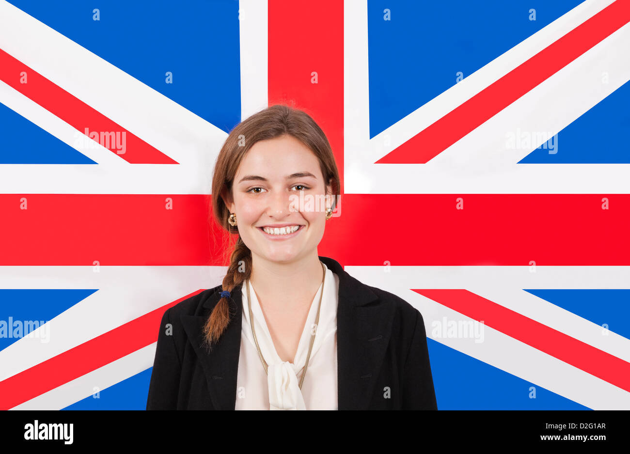 Portrait of young businesswoman smiling over drapeau britannique Banque D'Images