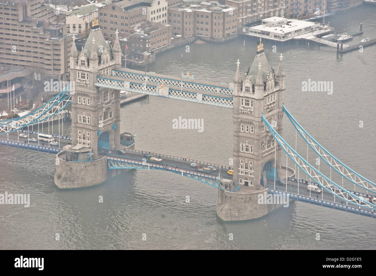 Londres, Royaume-Uni - 23 janvier 2013 : La photo montre une vue de Tower Bridge comme vu de 'La vue depuis le fragment". "La vue depuis le Shard" s'ouvre au grand public le 1er février, offrant une vue imprenable sur la ville de Londres. Banque D'Images